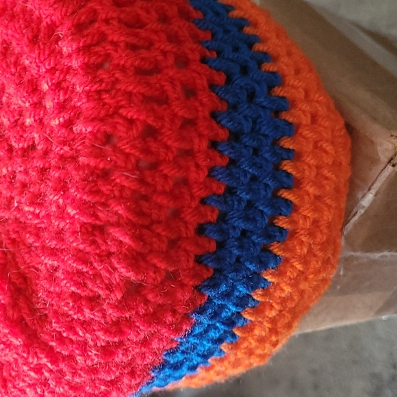 Holds your bathroom tissue - Picture 3 of 3